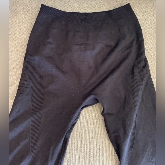 Alphalete black seamless Ozone leggings - Picture 4 of 5